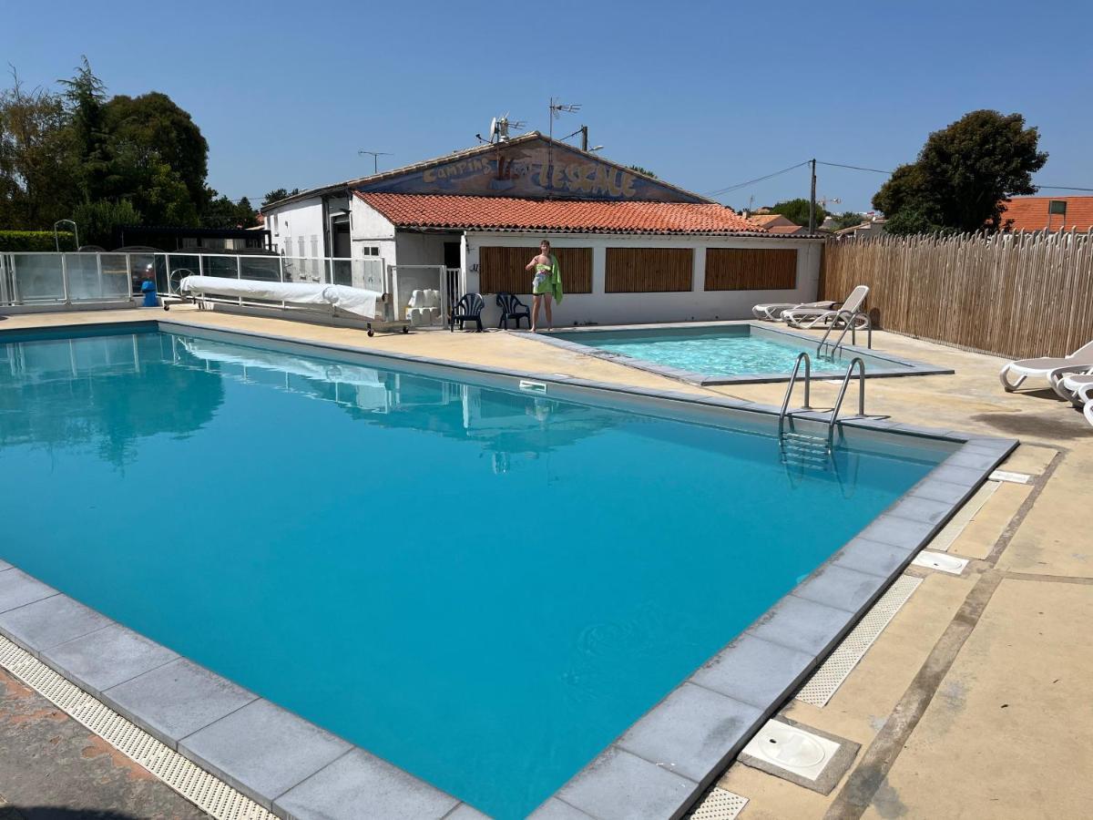 Mobil Home avec spacieuse terrasse à Meschers proche de Royan Meschers-sur-Gironde Exterior foto