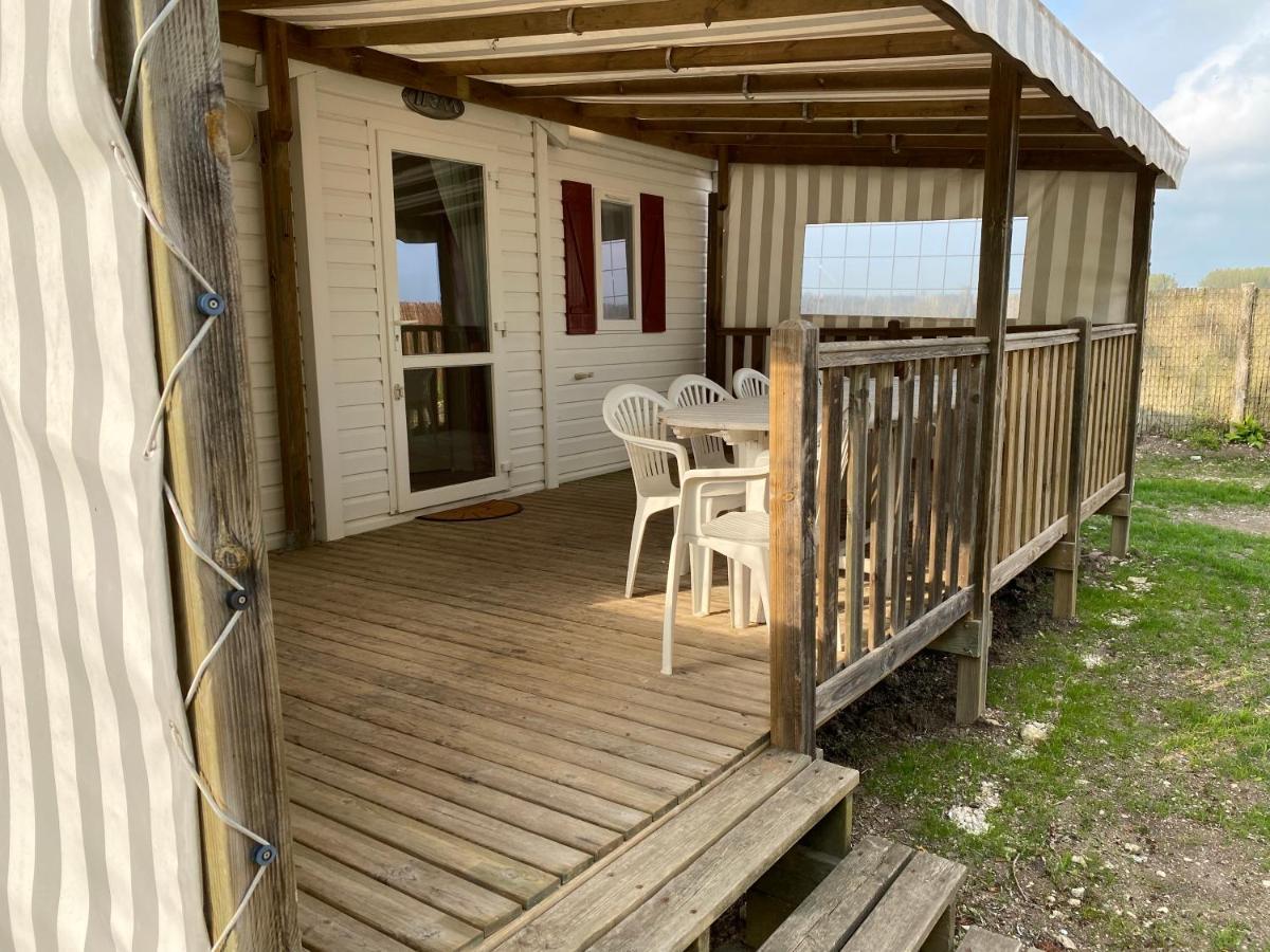 Mobil Home avec spacieuse terrasse à Meschers proche de Royan Meschers-sur-Gironde Exterior foto